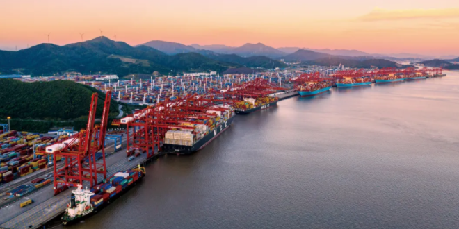 浙江沿海口岸和内河口岸齐发力，，，，，，，，集装箱吞吐量增添突出