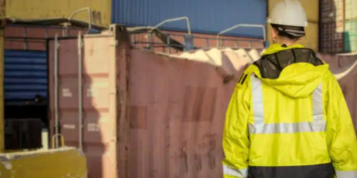 有什么缘故原由导致海运集装箱运输途中损坏？？？？？？？？